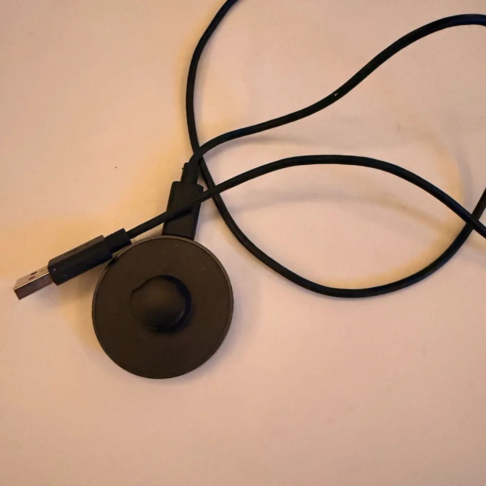 Oura Black Smart Ring with charger
